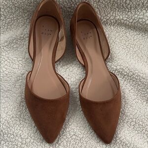 A New Day Women's Tan Pointed Flats